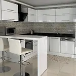 Cozy For Family Vacation In Besthome 20 아파트 *